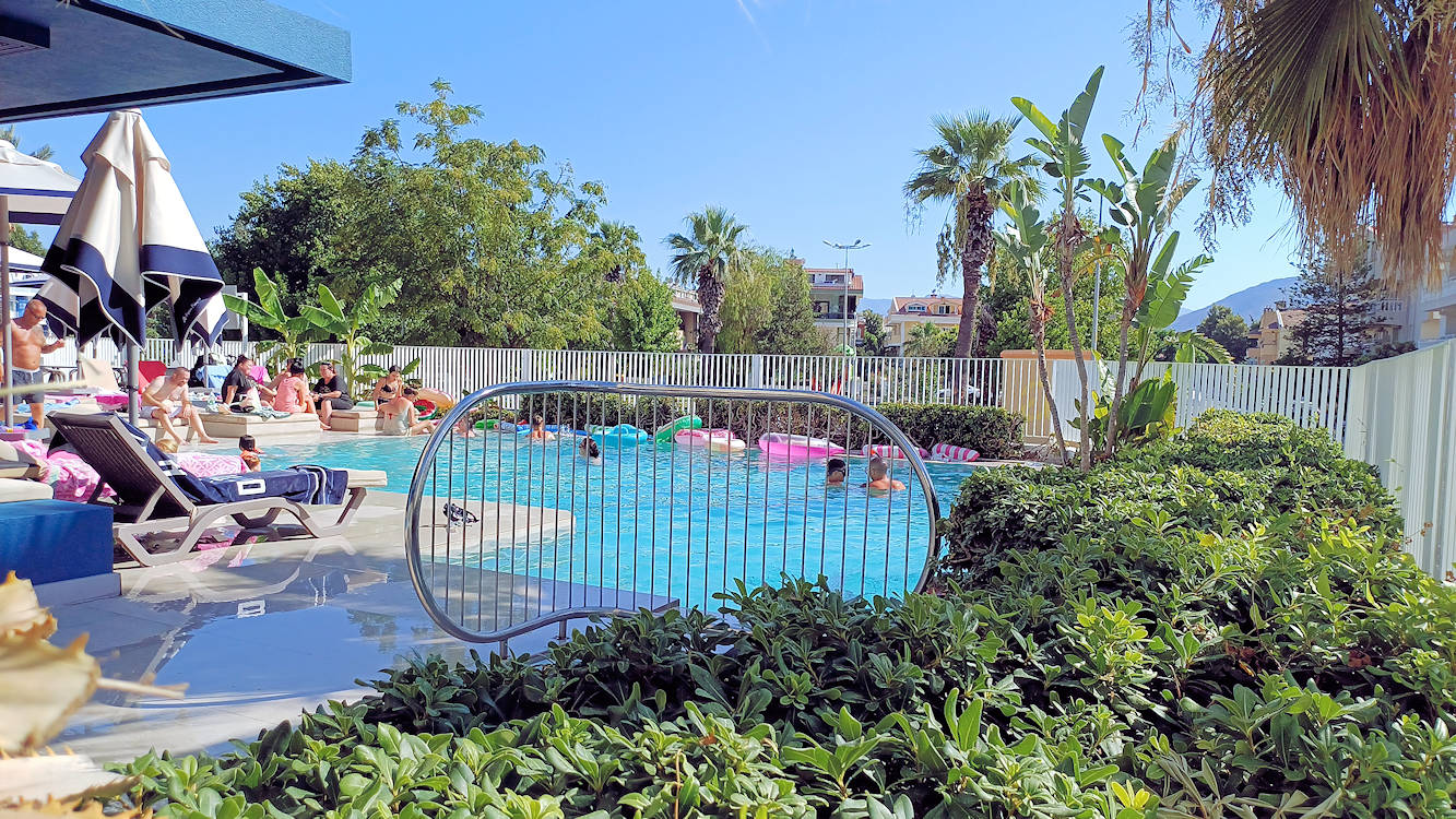 Aegean Princess Apartments Swimming Pool & Garden